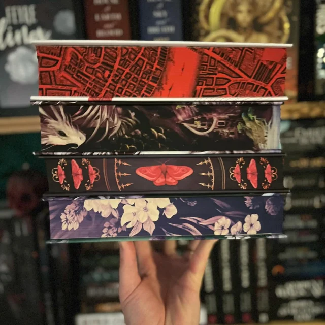 ✨Guess the Spredge✨  Can you guess any of the books featured in this book stack ?  Drop your guess below for ultimate bragging rights  ⬇️⬇️⬇️  🏷️
#booklover #bookloverstack #bookstack #bookish #readerlife #readersofinstagram📚📚❤️ #bibliophile #spredges #sebook #bookworm